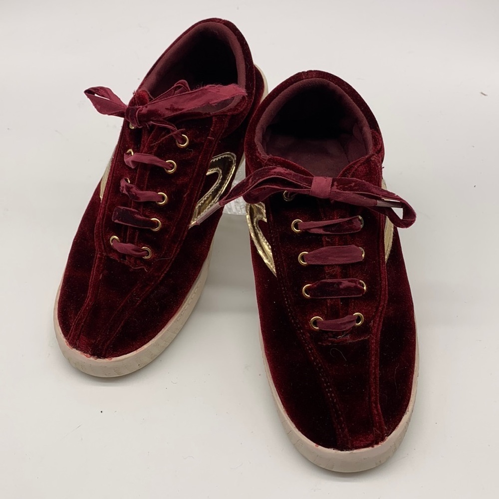 Tretorn Burgandy Nylite Velvet Tennis Shoe size Big Girls 3